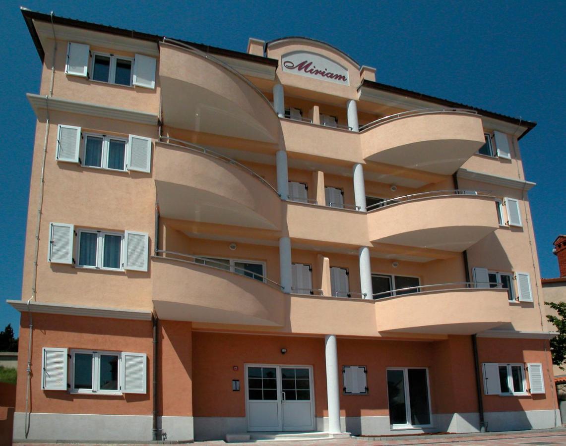 Apartments Miriam Premantura Eksteriør bilde